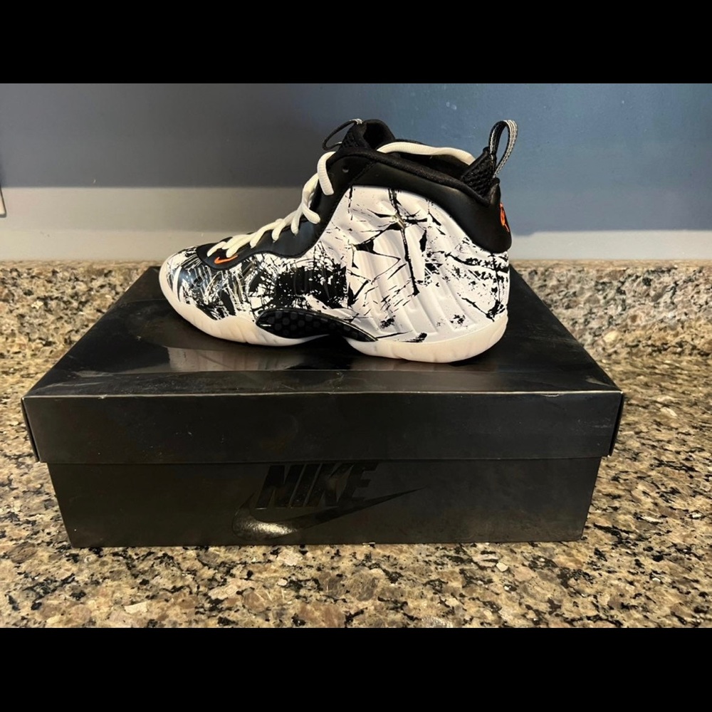 Nike Little Posite One Shoes in Black/White/Total Orange
